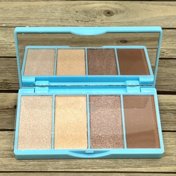 The ultimate cheek palette featuring four universal shades; three shimmery highl - Picture 1 of 4